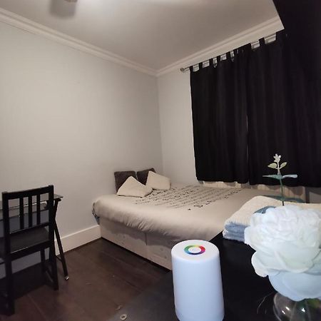 Neat Double Room London Exterior photo