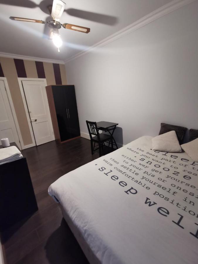 Neat Double Room London Exterior photo